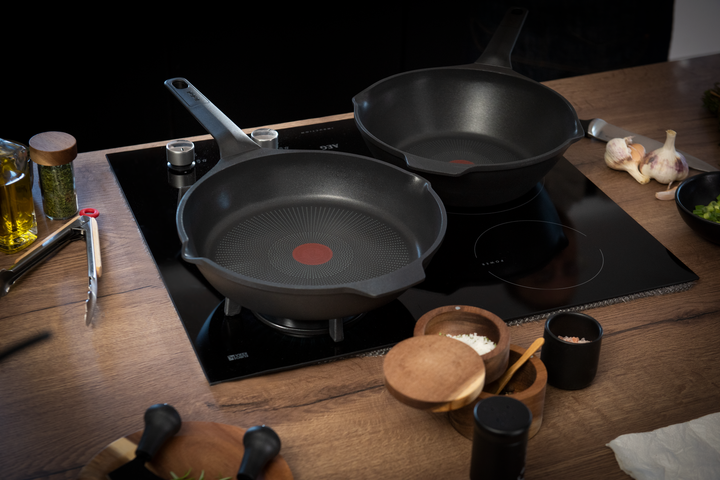 POELE 28CM ROBUSTO NOIR E2490644 Tefal